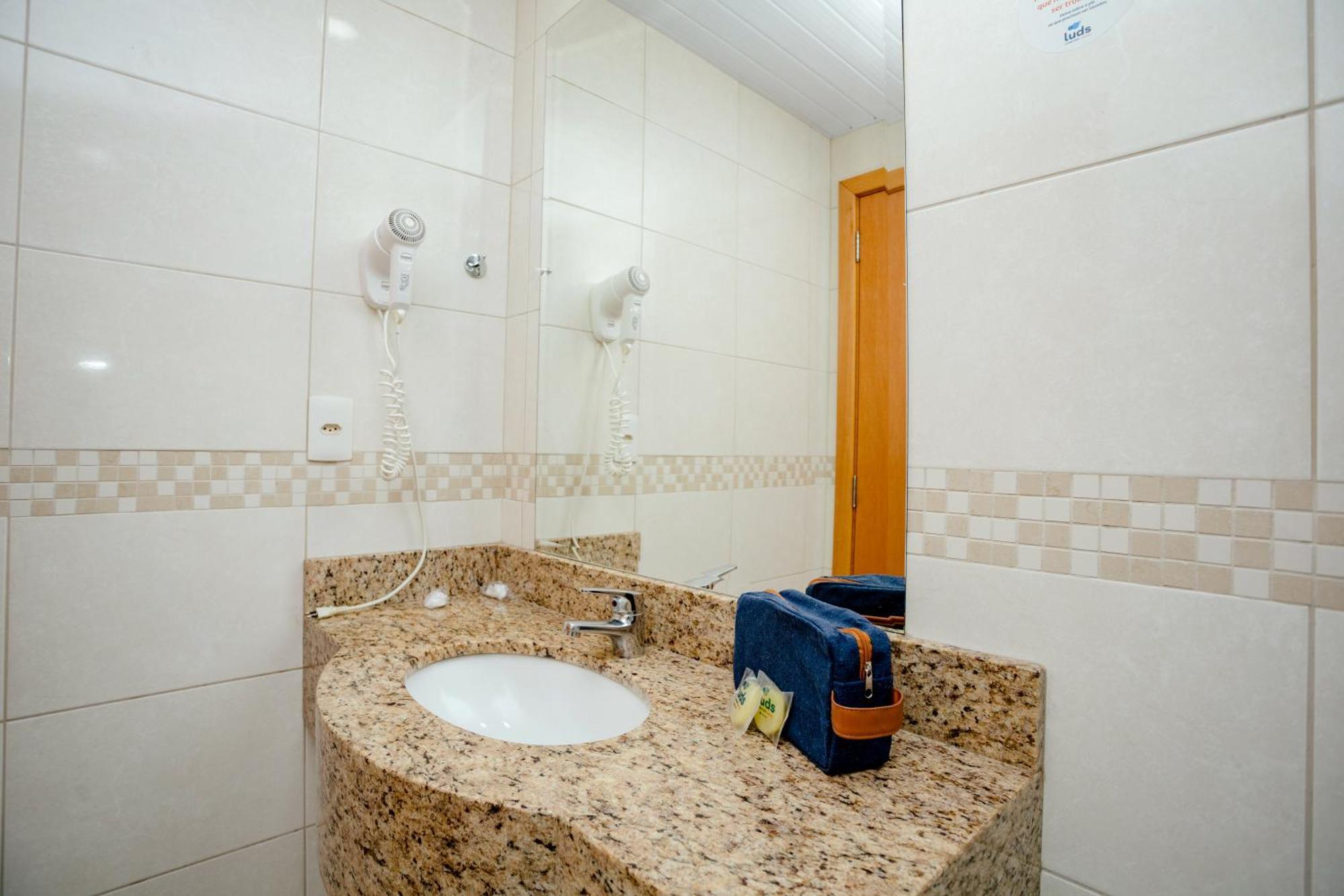 Luds Comfort Hotel Ponta Grossa  Ruang foto